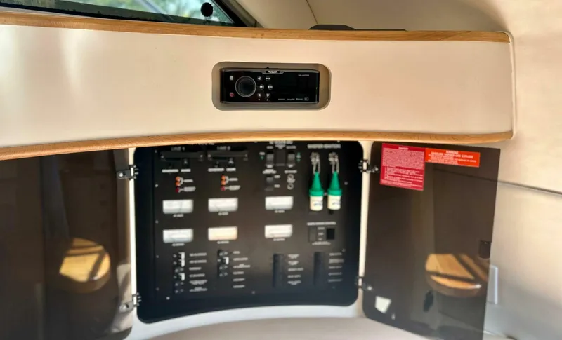 Slide: The Image of Sea Ray 400 Express Cruiser 1992 - 5545895