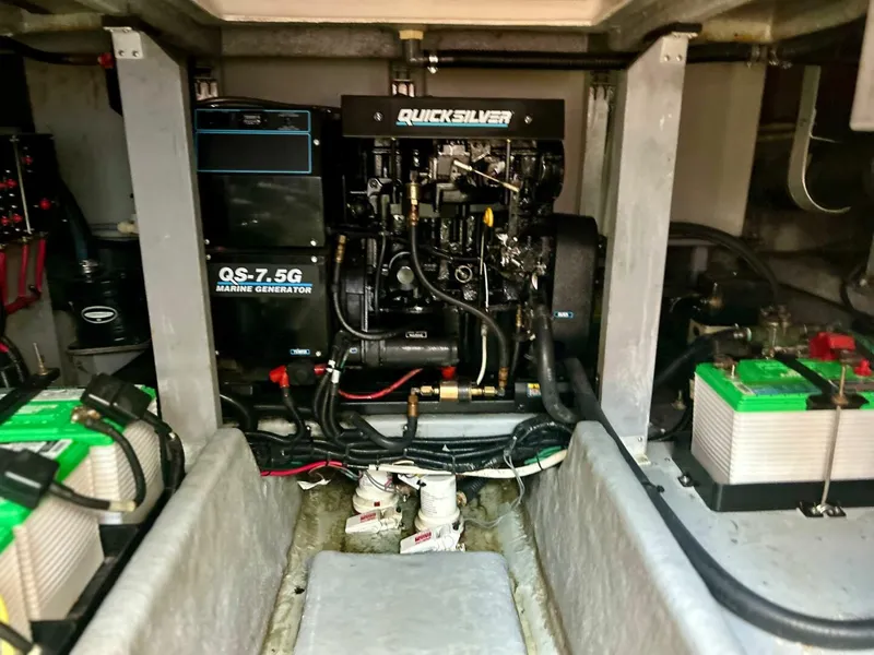 Slide: The Image of Sea Ray 400 Express Cruiser 1992 - 5545914