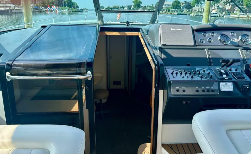 Slide: The Image of Sea Ray 400 Express Cruiser 1992 - 5545905