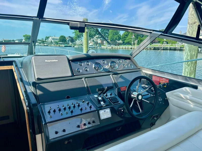 Slide: The Image of Sea Ray 400 Express Cruiser 1992 - 5545899