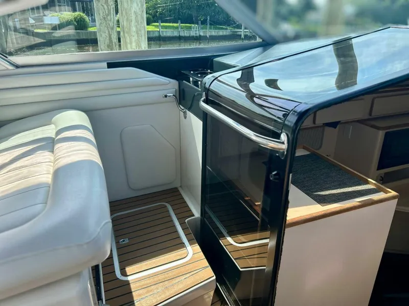 Slide: The Image of Sea Ray 400 Express Cruiser 1992 - 5545909