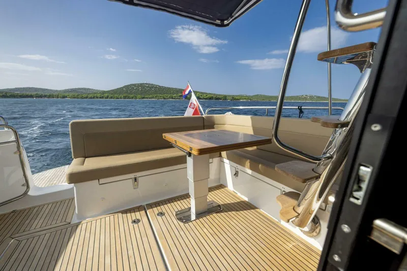 Slide: The Image of Nimbus 405 Flybridge 2025 - 5569566