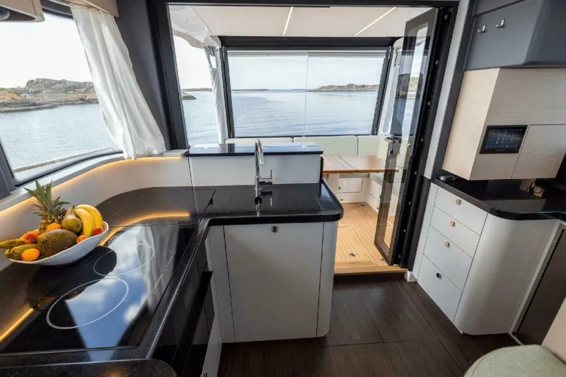 Slide: The Image of Nimbus 495 Flybridge 2025 - 5553005