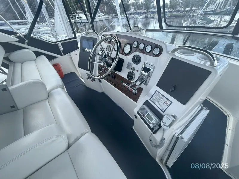 Slide: The Image of 39' Silverton flybridge helm1 - 5547531