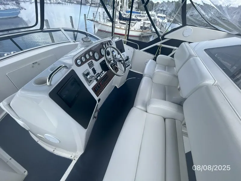 Slide: The Image of 39' Silverton flybridge helm2 - 5547532