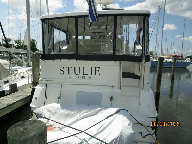 Slide: The Image of 39' Silverton aft profile - 5547521