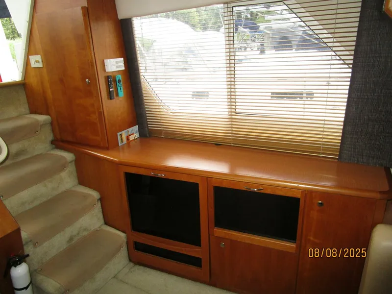 Slide: The Image of 39' Silverton salon port aft - 5547560