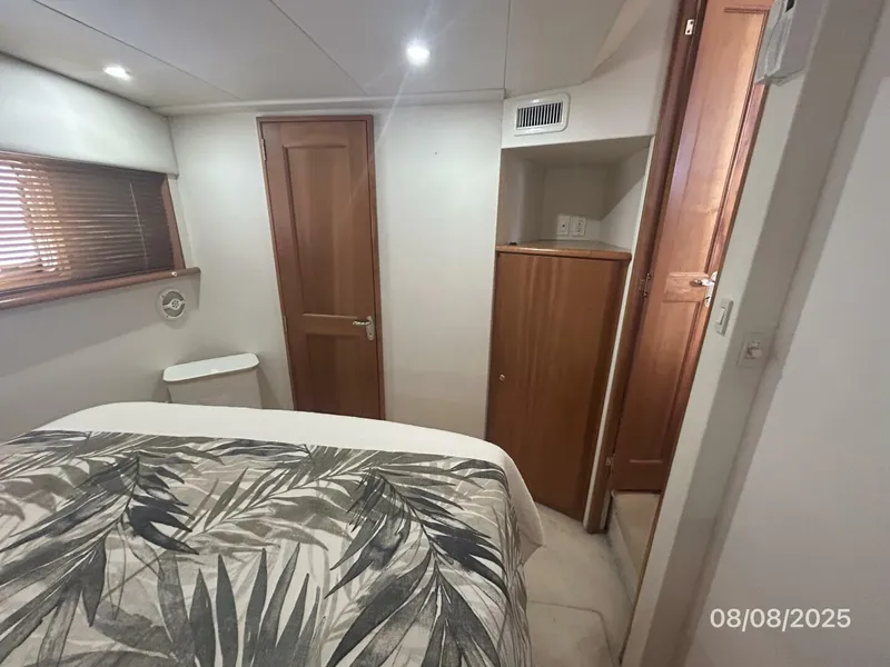 Slide: The Image of 39' Silverton master stateroom port - 5547550