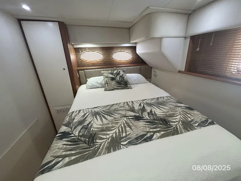 Slide: The Image of 39' Silverton master stateroom starboard - 5547551