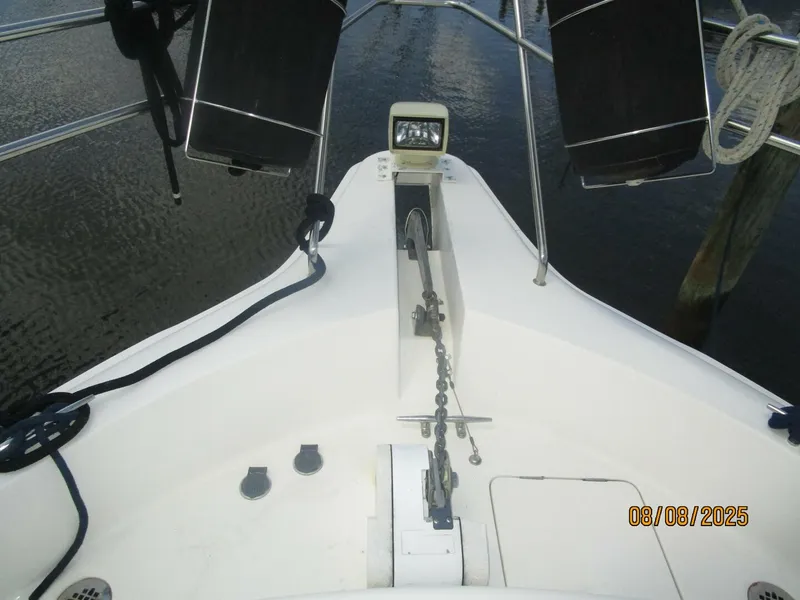 Slide: The Image of 39' Silverton anchor windlass - 5547522