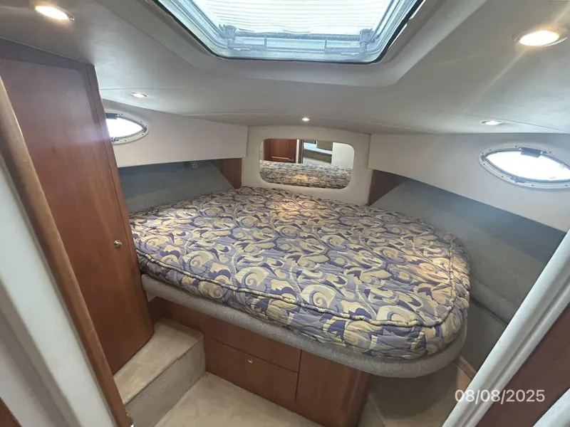Slide: The Image of 39' Silverton guest stateroom - 5547544