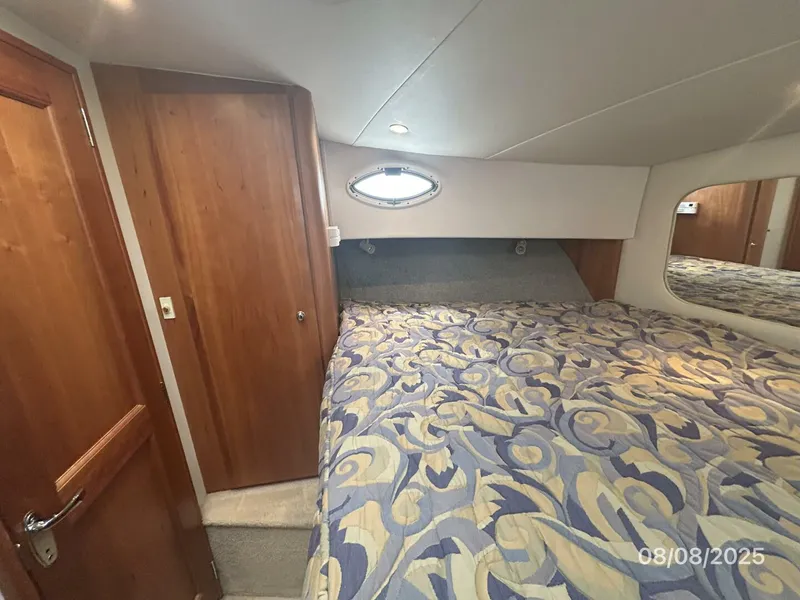 Slide: The Image of 39' Silverton guest stateroom port - 5547545