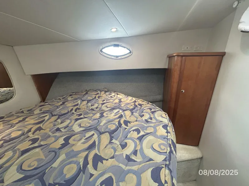 Slide: The Image of 39' Silverton guest stateroom starboard - 5547546