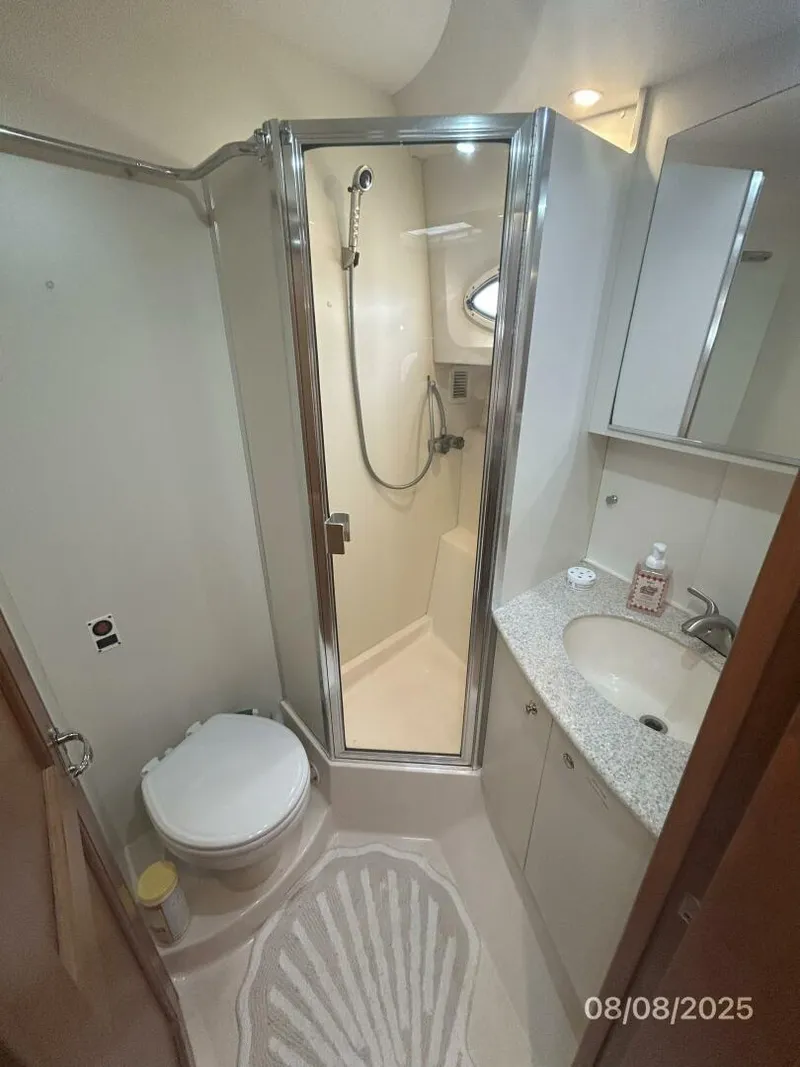 Slide: The Image of 39' Silverton guest stateroom head - 5547543