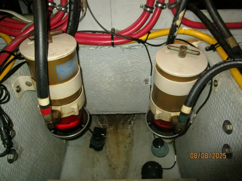 Slide: The Image of 39' Silverton Racor fuel filters - 5547557