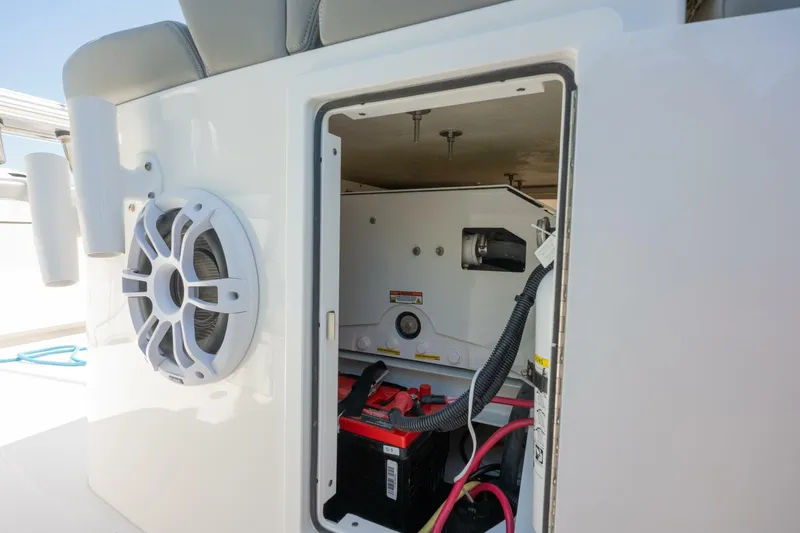 Slide: The Image of 2022 Regulator 31 Dave 106 - 5552336