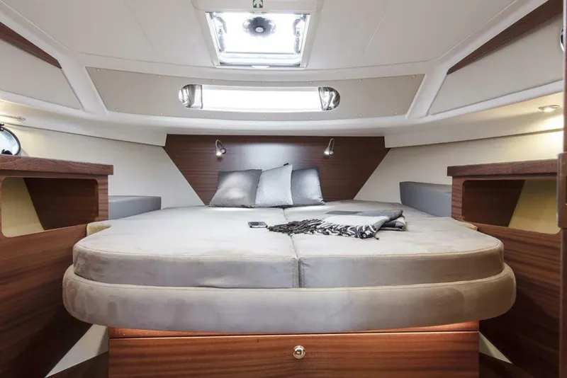 Slide: The Image of Nimbus 365 Coupe 2025 - 5552710