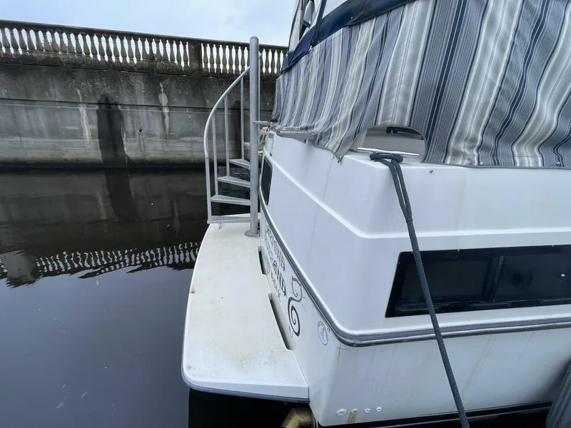 Slide: The Image of Carver 33 Aft Cabin MY 1992 - 5548833