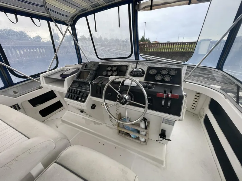 Slide: The Image of Carver 33 Aft Cabin MY 1992 - 5548836