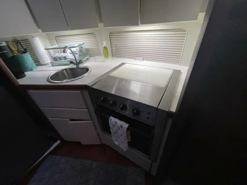 Slide: The Image of Carver 33 Aft Cabin MY 1992 - 5548857