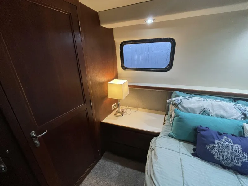 Slide: The Image of Carver 33 Aft Cabin MY 1992 - 5548862