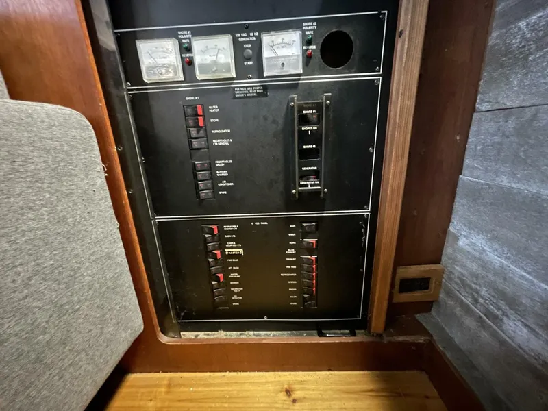 Slide: The Image of Carver 33 Aft Cabin MY 1992 - 5548868