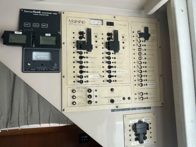 Slide: The Image of Mainship 350 Trawler 1997 - 5549017