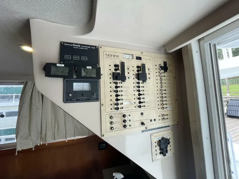 Slide: The Image of Mainship 350 Trawler 1997 - 5549057