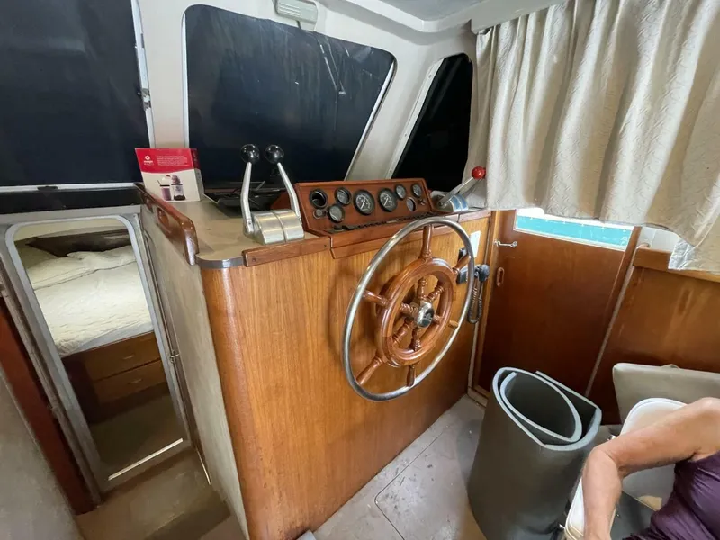 Slide: The Image of Mainship 350 Trawler 1997 - 5549058