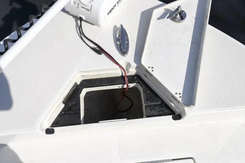 Slide: The Image of Ranger 2360 Bay 2022 - 7517964