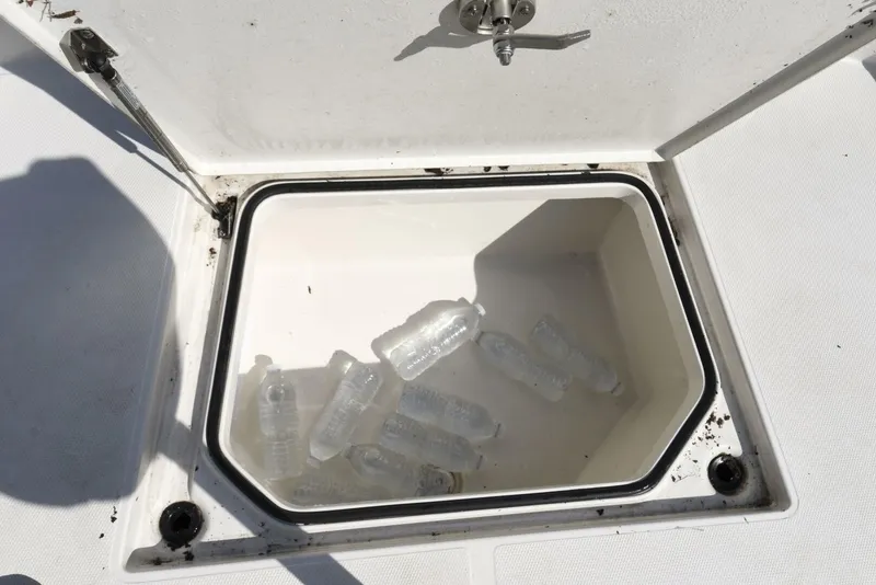 Slide: The Image of Ranger 2360 Bay 2022 - 7518006