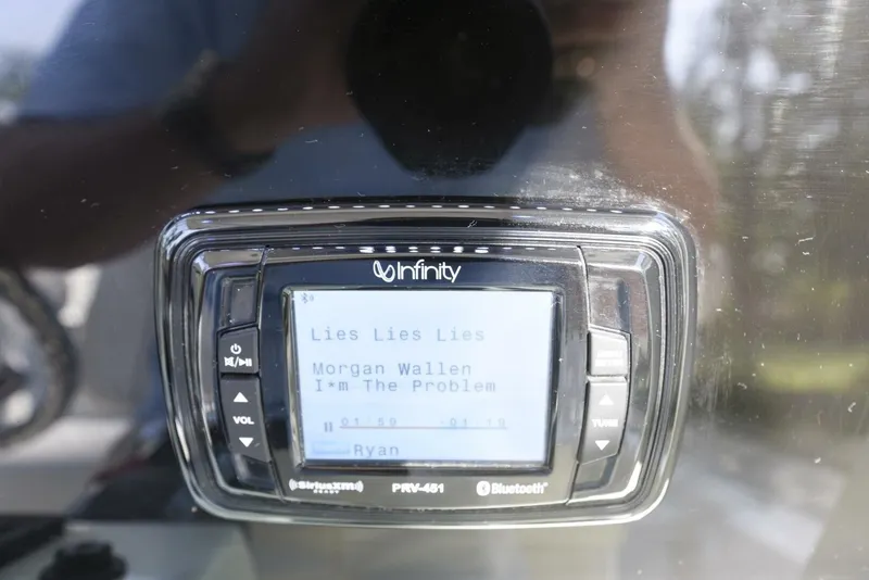 Slide: The Image of Ranger 2360 Bay 2022 - 7517975