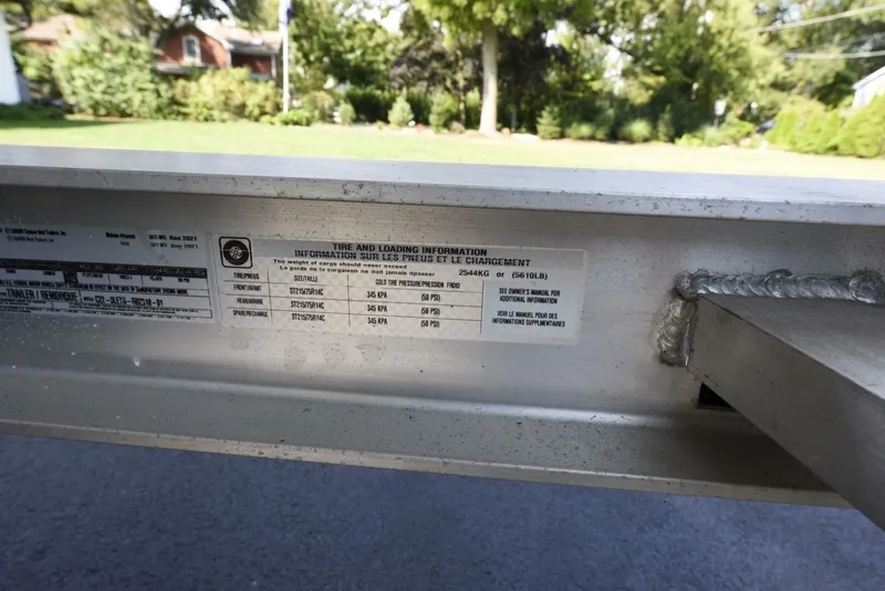 Slide: The Image of Ranger 2360 Bay 2022 - 7518079