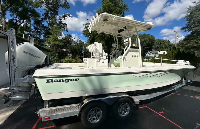Slide: The Image of Ranger 2360 Bay 2022 - 7517956