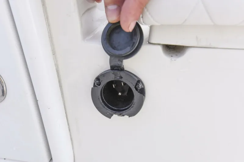 Slide: The Image of Ranger 2360 Bay 2022 - 7518039