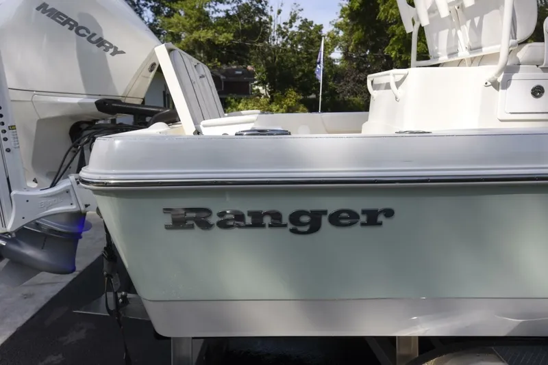 Slide: The Image of Ranger 2360 Bay 2022 - 7517982