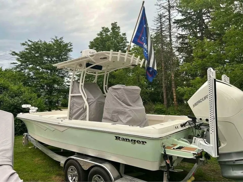 Slide: The Image of Ranger 2360 Bay 2022 - 7517947