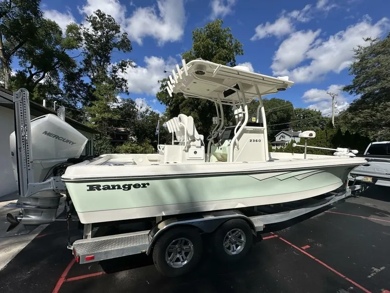 Slide: The Image of Ranger 2360 Bay 2022 - 7517958