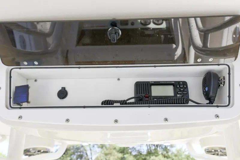 Slide: The Image of Ranger 2360 Bay 2022 - 7517977