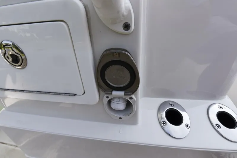 Slide: The Image of Ranger 2360 Bay 2022 - 7518024