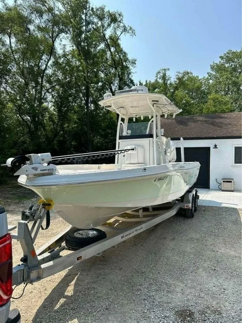 Slide: The Image of Ranger 2360 Bay 2022 - 7517948