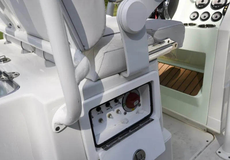 Slide: The Image of Ranger 2360 Bay 2022 - 7518021