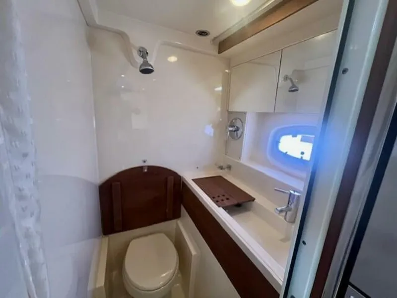 Slide: The Image of Sea Ray 410 Sundancer 2013 - 5550029