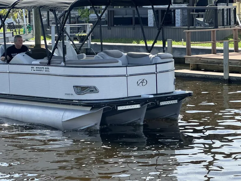 Slide: The Image of Avalon 2585 Catalina Platinum Quad Lounger 2019 - 5553152