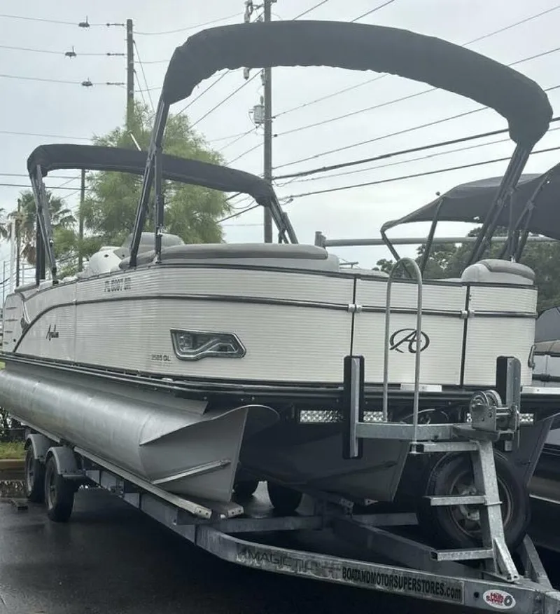 Slide: The Image of Avalon 2585 Catalina Platinum Quad Lounger 2019 - 5550073