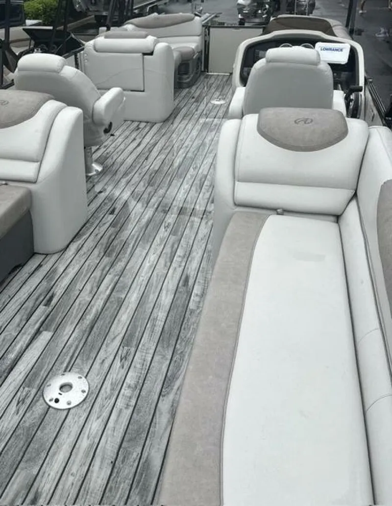 Slide: The Image of Avalon 2585 Catalina Platinum Quad Lounger 2019 - 5550075