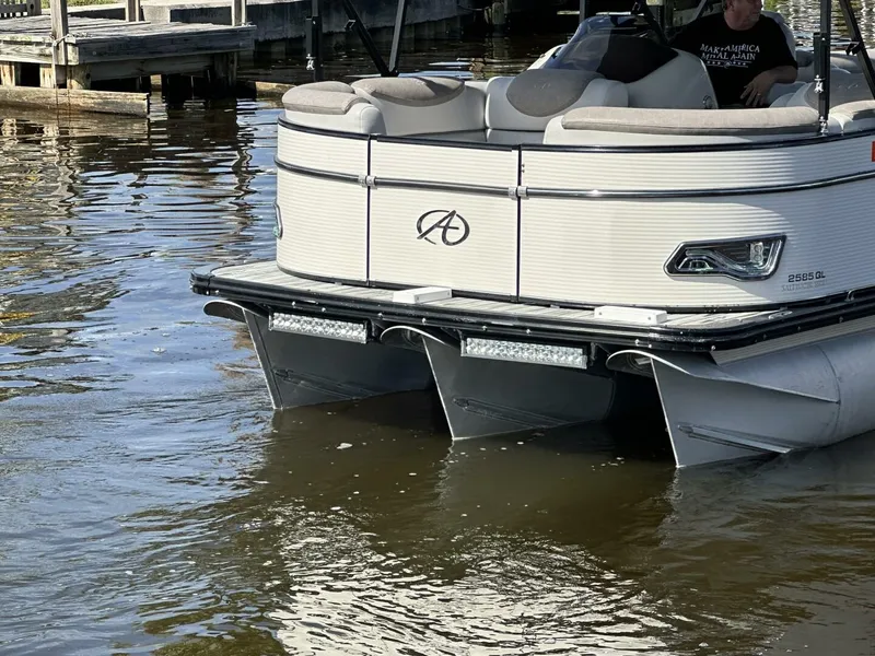 Slide: The Image of Avalon 2585 Catalina Platinum Quad Lounger 2019 - 5553157