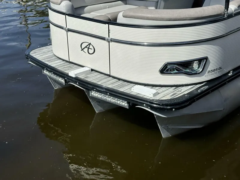 Slide: The Image of Avalon 2585 Catalina Platinum Quad Lounger 2019 - 5553158