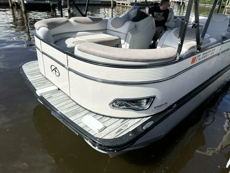 Slide: The Image of Avalon 2585 Catalina Platinum Quad Lounger 2019 - 5553159