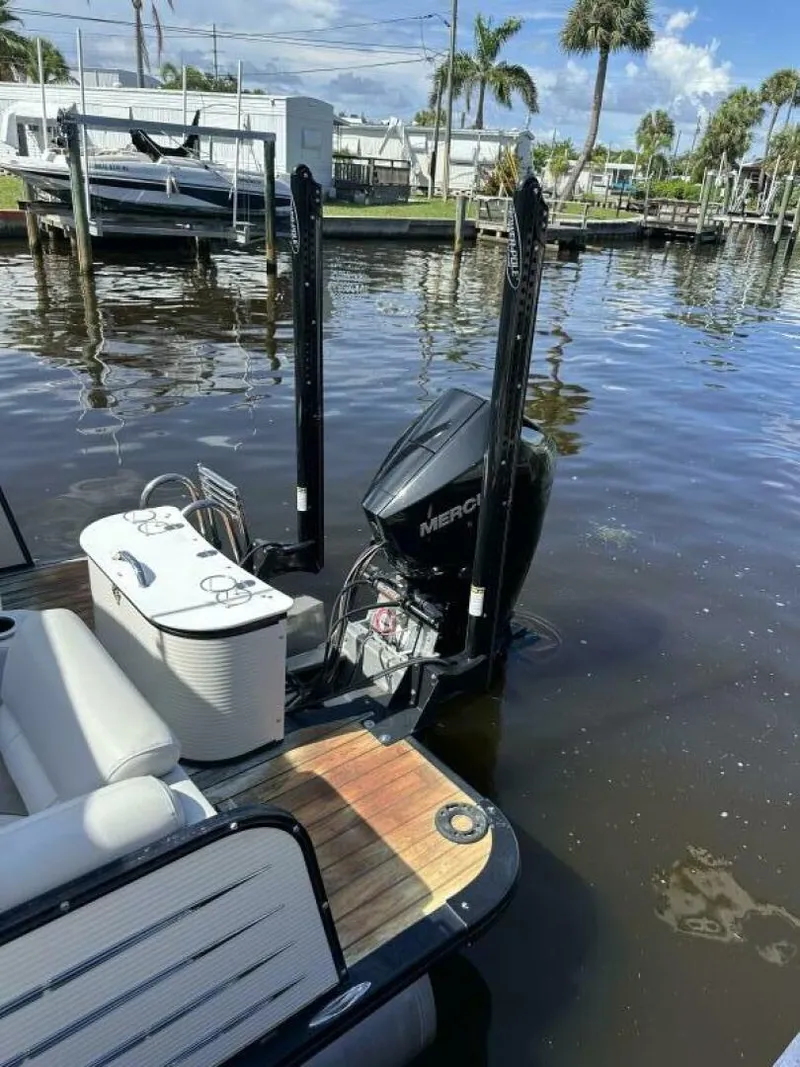 Slide: The Image of Avalon 2585 Catalina Platinum Quad Lounger 2019 - 5553164